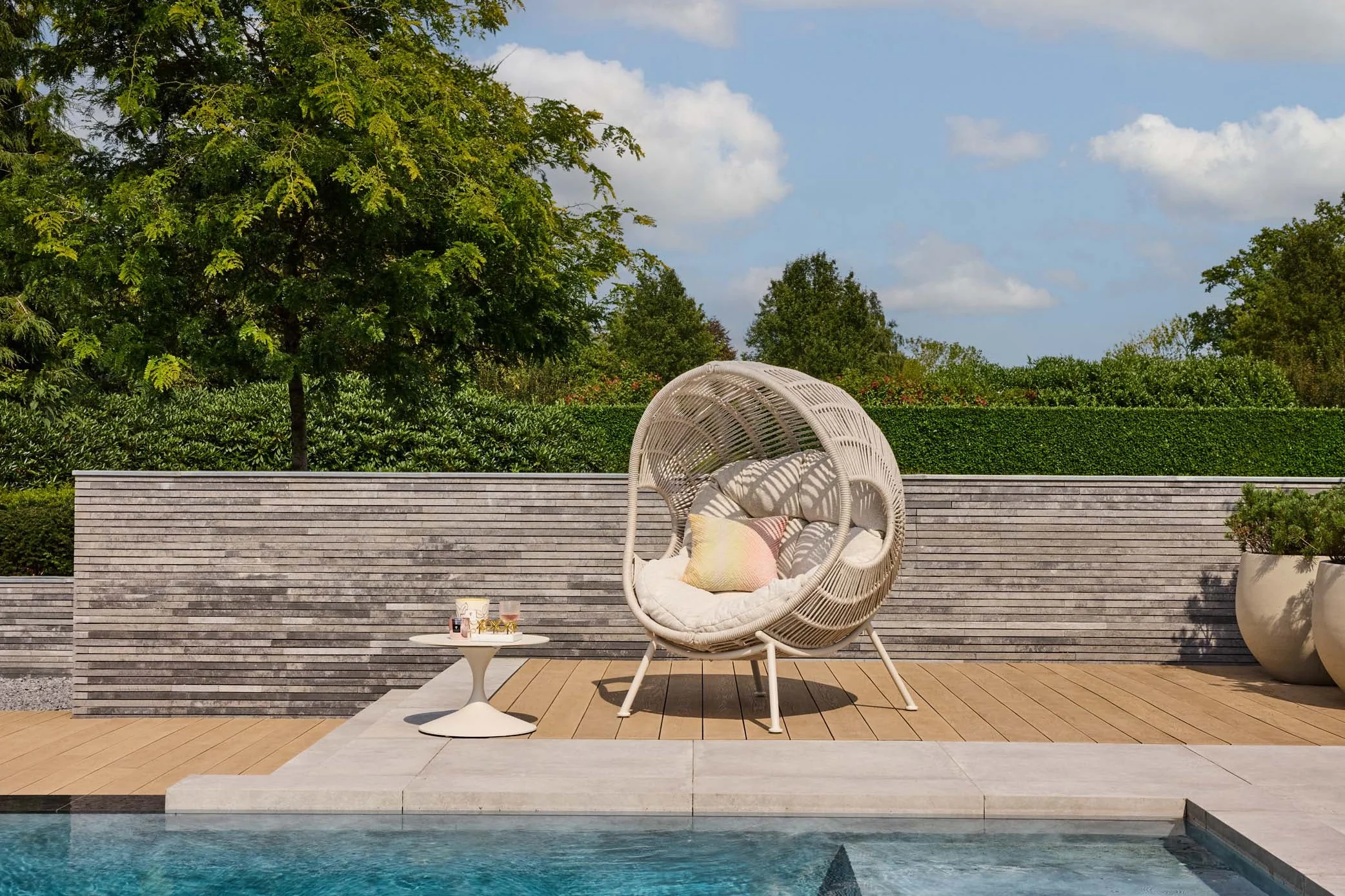 Nuna Egg Lounge Chair